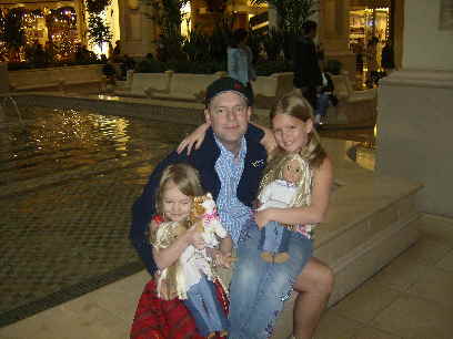 Sitting with the girls at the Forum Shops